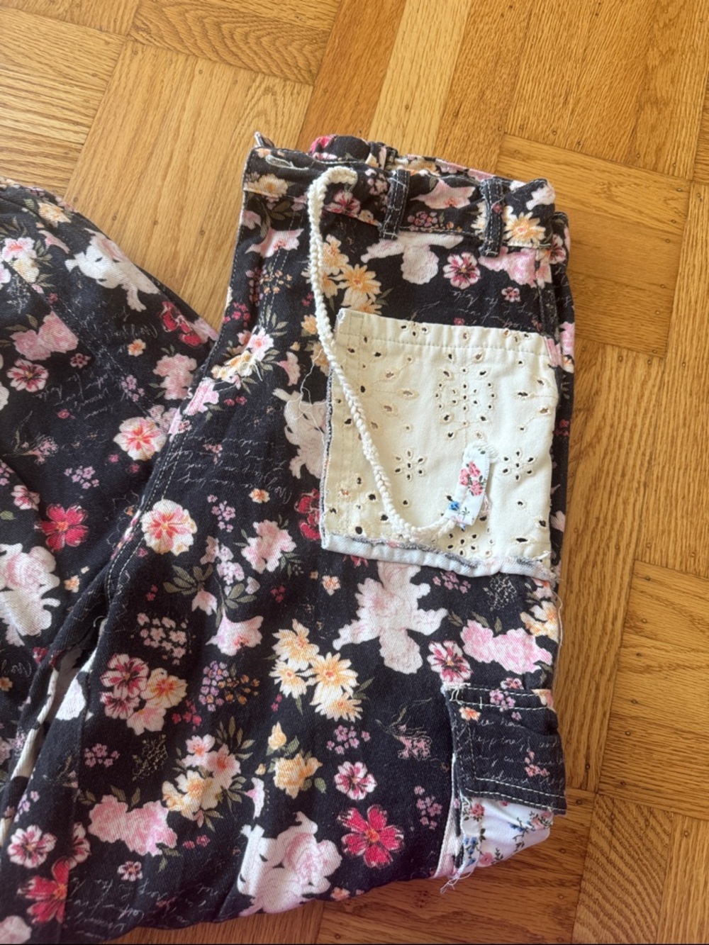 POL Floral Patchwork Boho Cargo Jogger Pants Size M - Picture 3 of 6